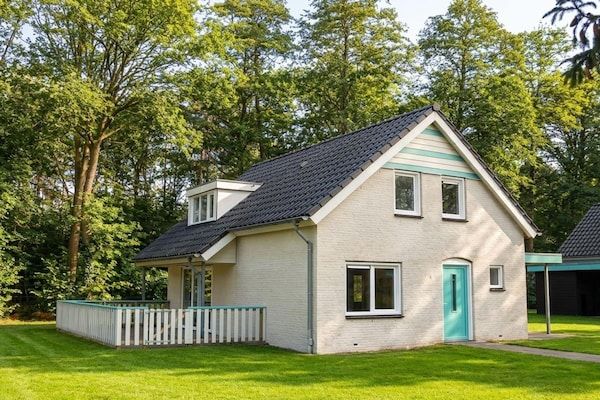 Buitenkant - Familievilla in Hoogerheide met gedeeld zwembad in Hoogerheide (5)