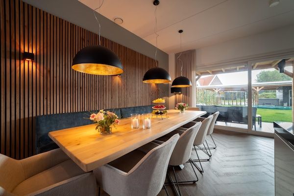 Eetkamer - Esthetische Familievilla in Colijnsplaat in Colijnsplaat (3)