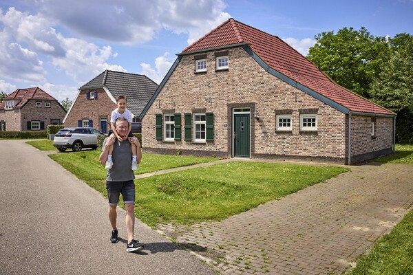 Buitenkant - Boerderij in Limburg bij Subtropisch Zwembad in Roggel (1)
