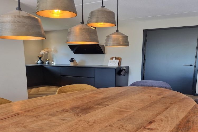 De eetkamer van Watervilla Achttjin in Balk